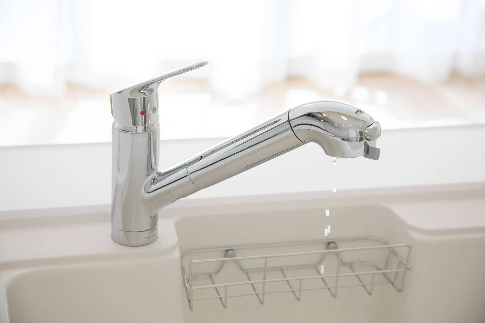 水道蛇口からポタポタと水漏れが…ポタポタの原因と直し方を解説