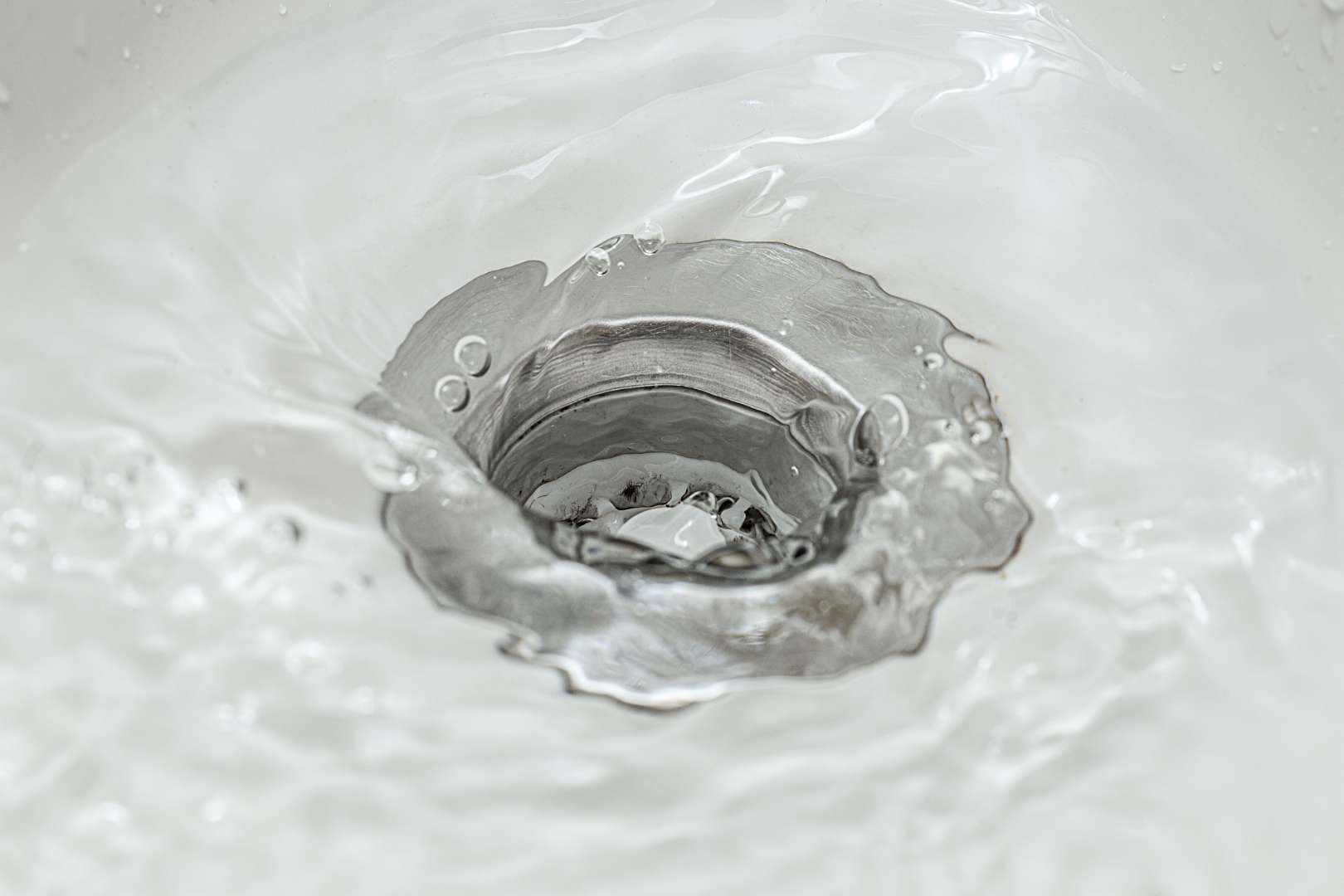 【ボコボコうるさい！】排水管の異音はトラブルの前兆？音の種類ごとの原因