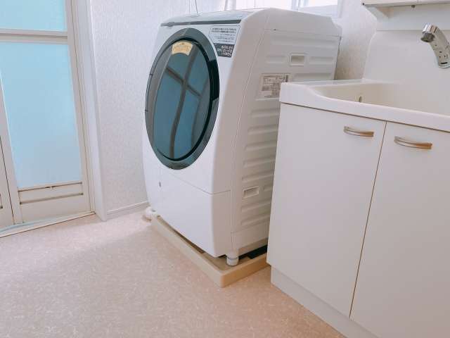 洗濯機の下からの水漏れは放置厳禁！考えられる6つの原因と応急処置