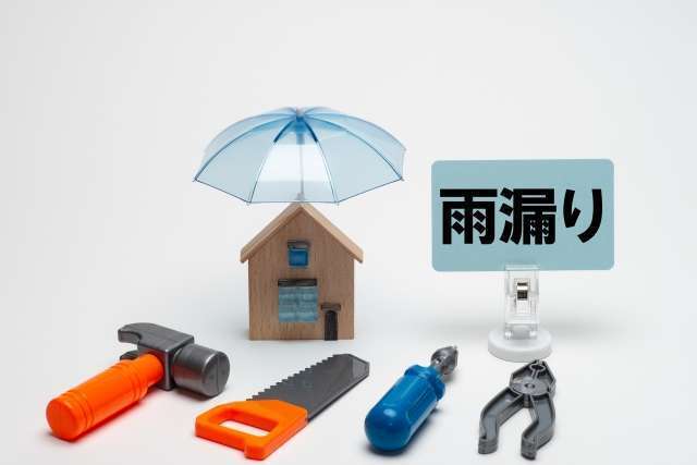 雨漏りで屋根修理する場合の費用相場は？修理内容も解説