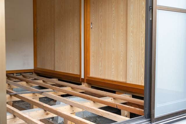 床下のカビが発生する原因とは？湿気・水漏れ・換気不足に注意！