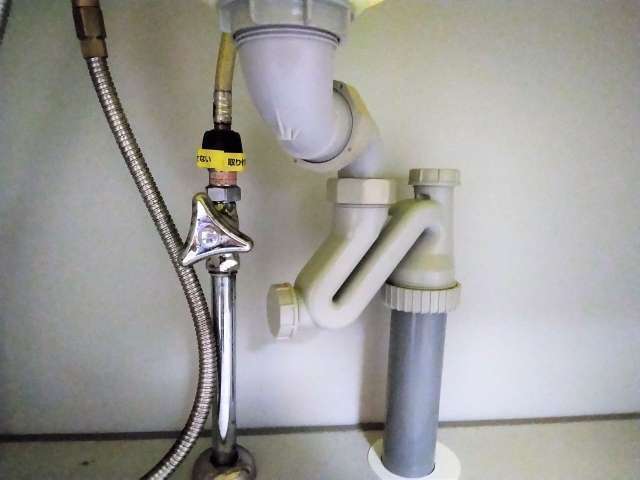 排水管の水漏れ放置が危険な理由！健康被害・建物劣化のリスクとは？