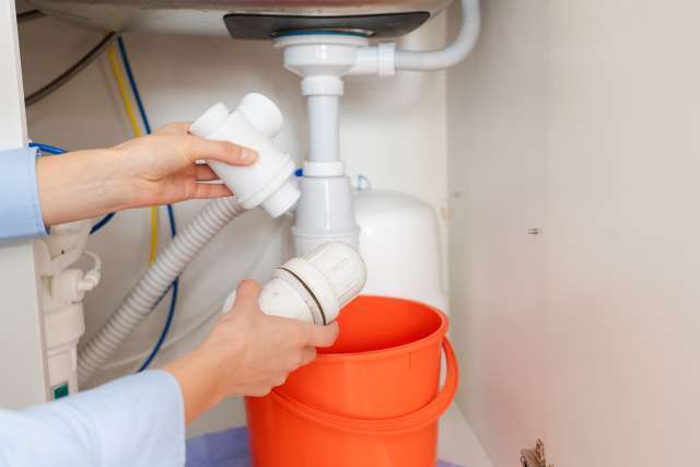 排水管の掃除は定期的に行うのがおすすめ！方法や注意点は？
