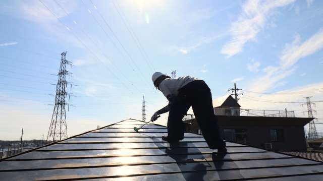 屋根塗装は「暑さ対策」になる？遮熱塗料の仕組みや効果とは