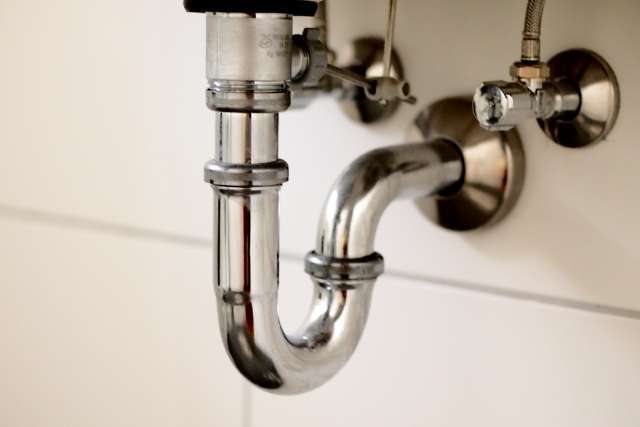 トイレの排水管つまりは放置すると大変！深刻なリスクと緊急性
