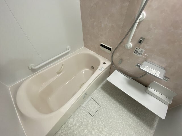 お風呂の床が冷たい！浴室床リフォームの費用相場と失敗しない選び方