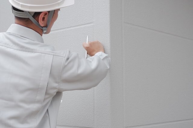 外壁塗装の業者に要注意！失敗しない選び方とは？【建築施工管理技士監修】