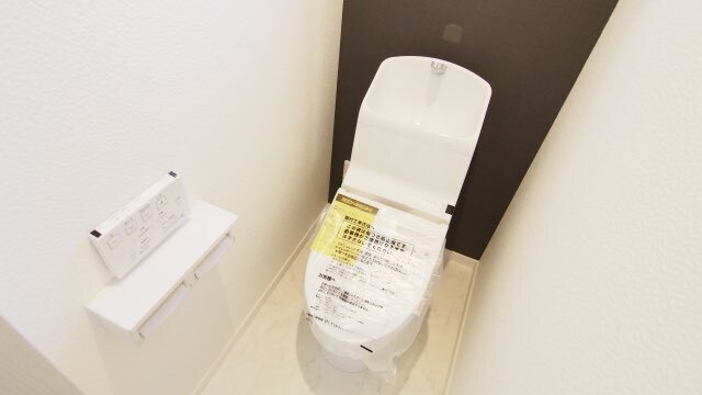 トイレのウォシュレット交換費用の相場｜業者依頼vs自分で取り付け